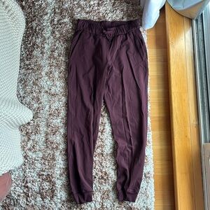 Lululemon On The Fly Jogger (Luxtreme) LIKE NEW